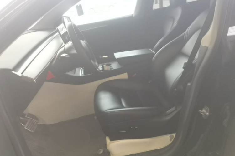 Tesla Model Y 2023 car image #15