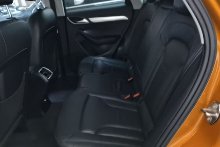 Audi Q3 2016 car image #17