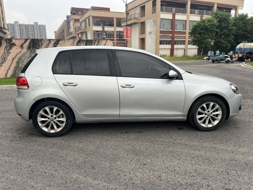 Volkswagen Golf 2011 car image #8