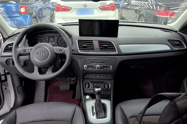 Audi Q3 2019 car image #10