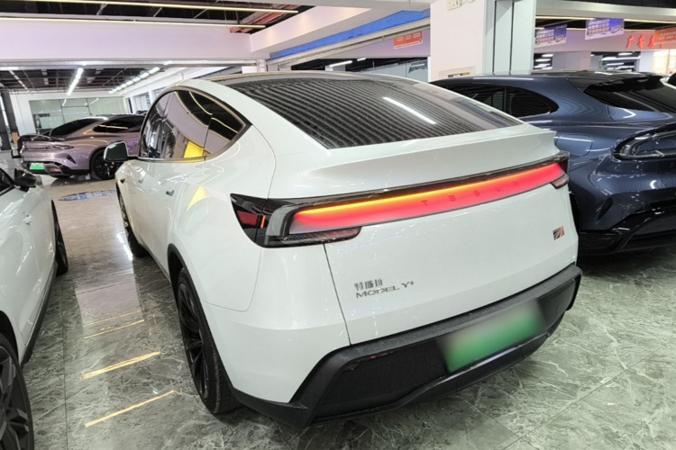Tesla Model Y 2025 #5 Tesla Model Y 2025 immagine di auto #5