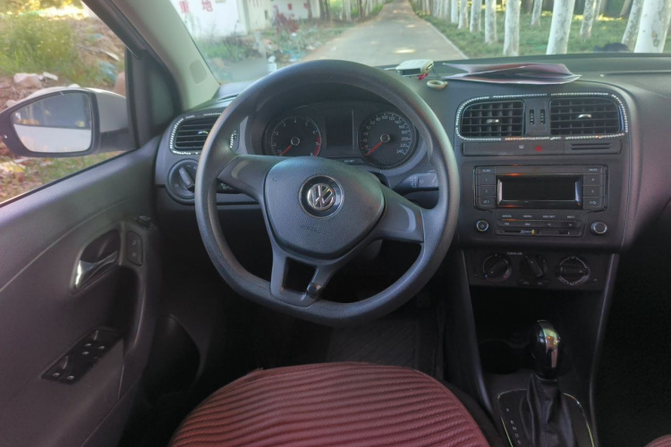 Volkswagen Polo 2016 car image #19