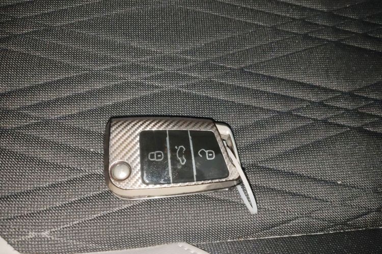 Volkswagen T-Cross 2021 car image #9