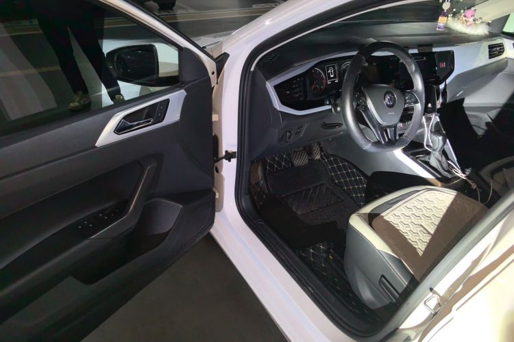Volkswagen Polo 2019 car image #9