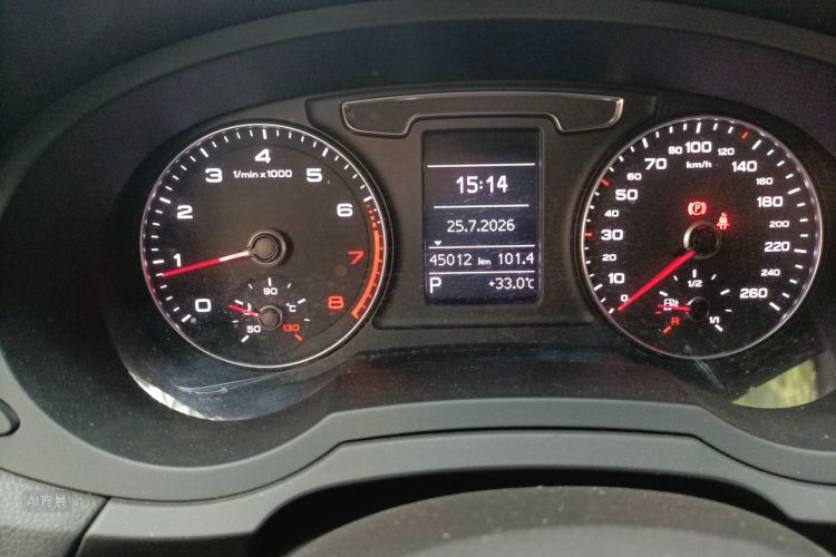 Audi Q3 2017 car image #14