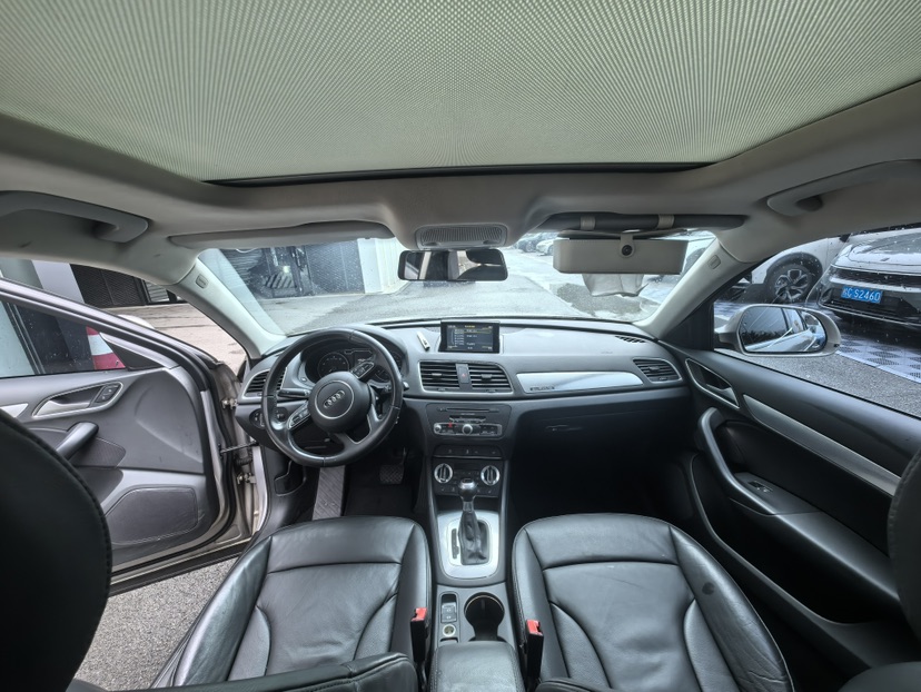 Audi Q3 2015 car image #5