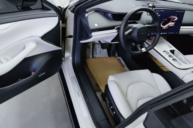 MI SU7 2025 immagine di auto #16