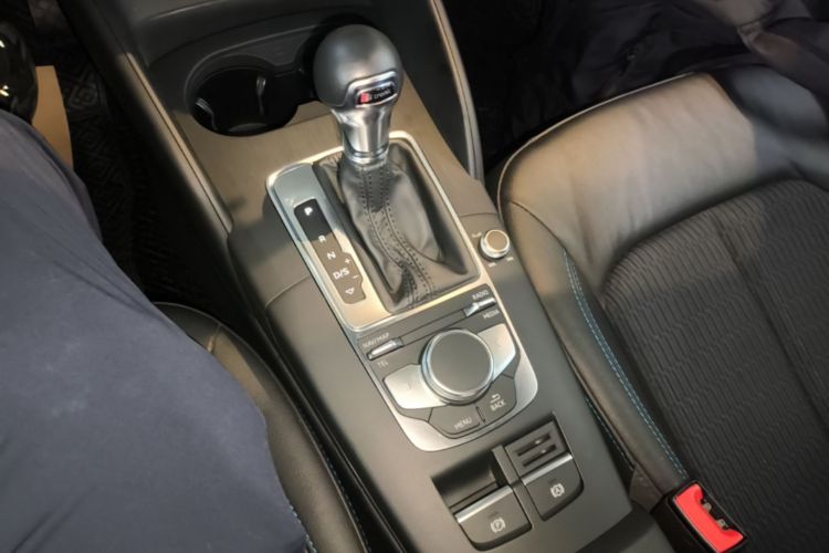 Audi A3 2019 car image #14