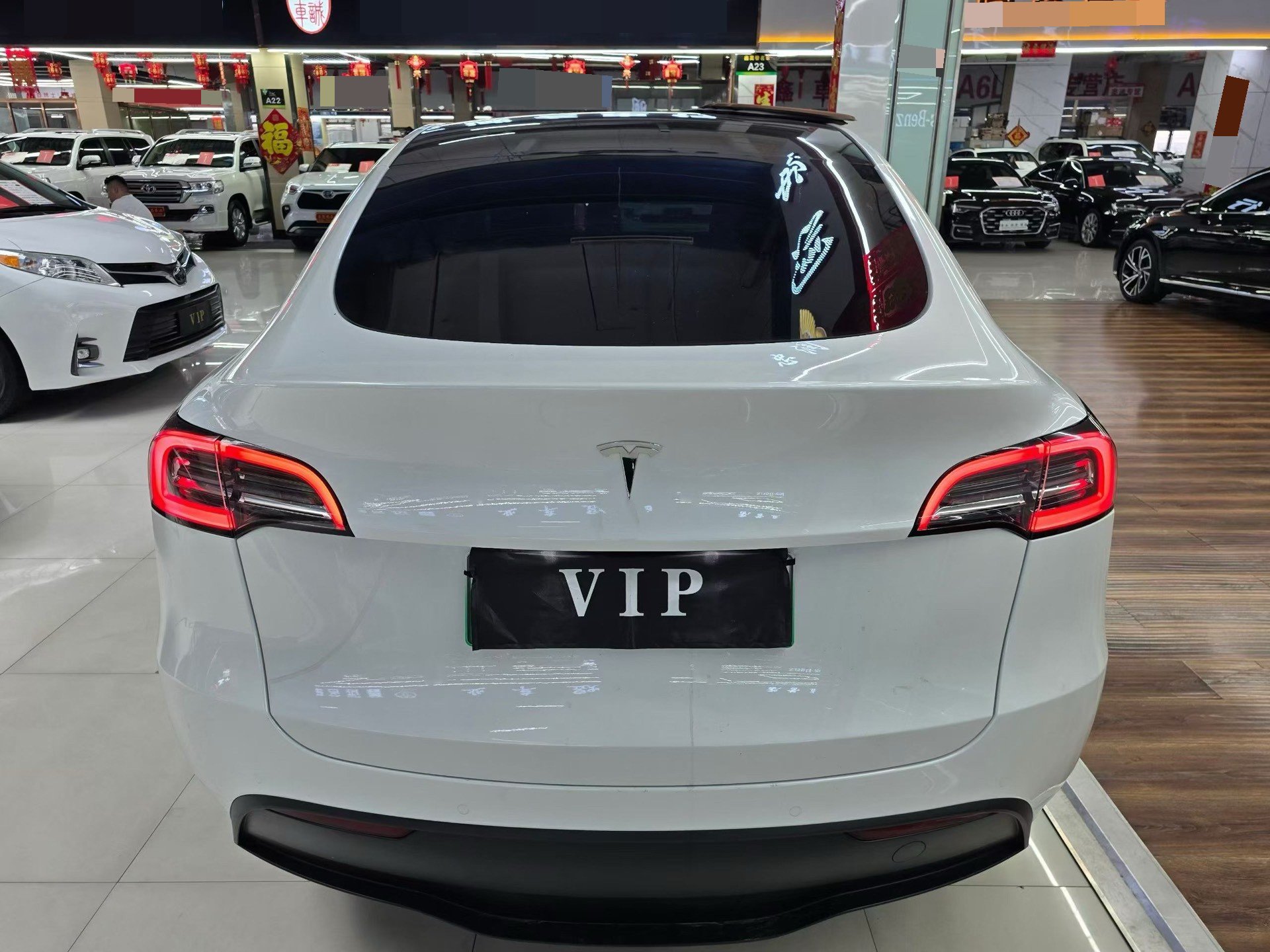 Tesla Model Y 2023 #5 Tesla Model Y 2023 car image #5