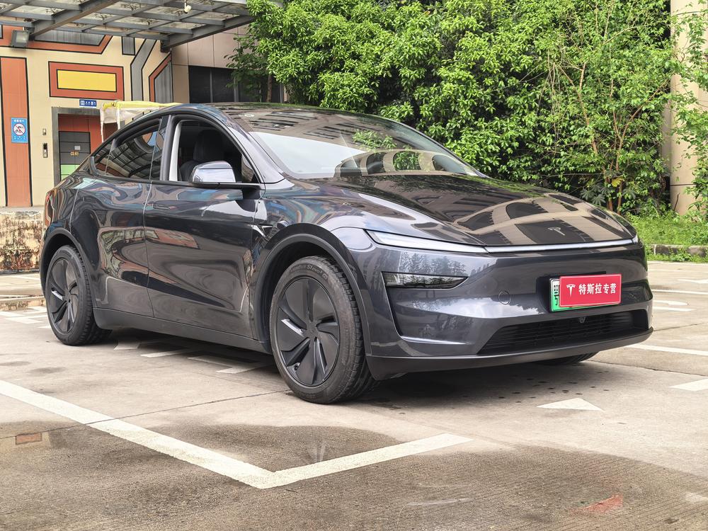 Tesla Model Y 2025 #3 Tesla Model Y 2025 car image #3