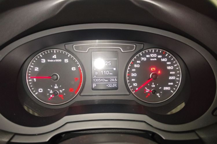 Audi Q3 2014 car image #16