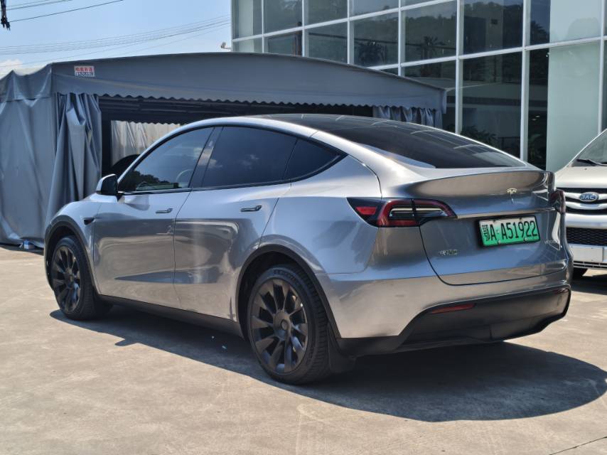 Tesla Model Y 2024 #5 Tesla Model Y 2024 car image #5