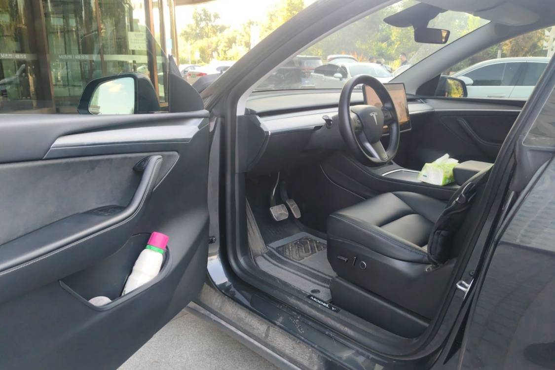 Tesla Model Y 2024 immagine di auto #25