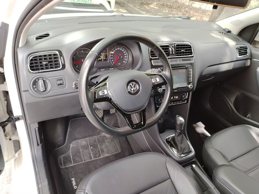 Volkswagen Polo 2015 car image #7