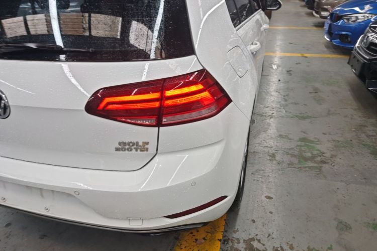 Volkswagen Golf 2020 car image #8