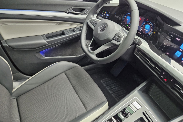 Volkswagen Golf 2022 car image #12