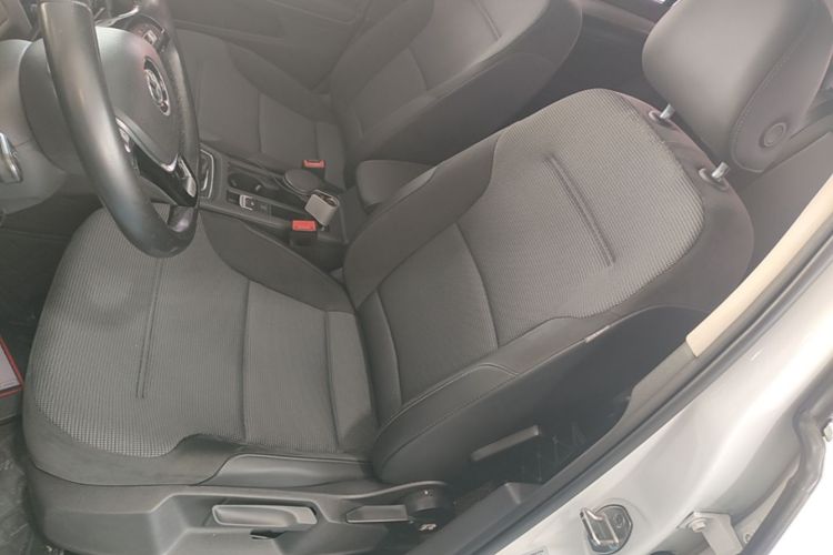 Volkswagen Golf 2018 car image #15