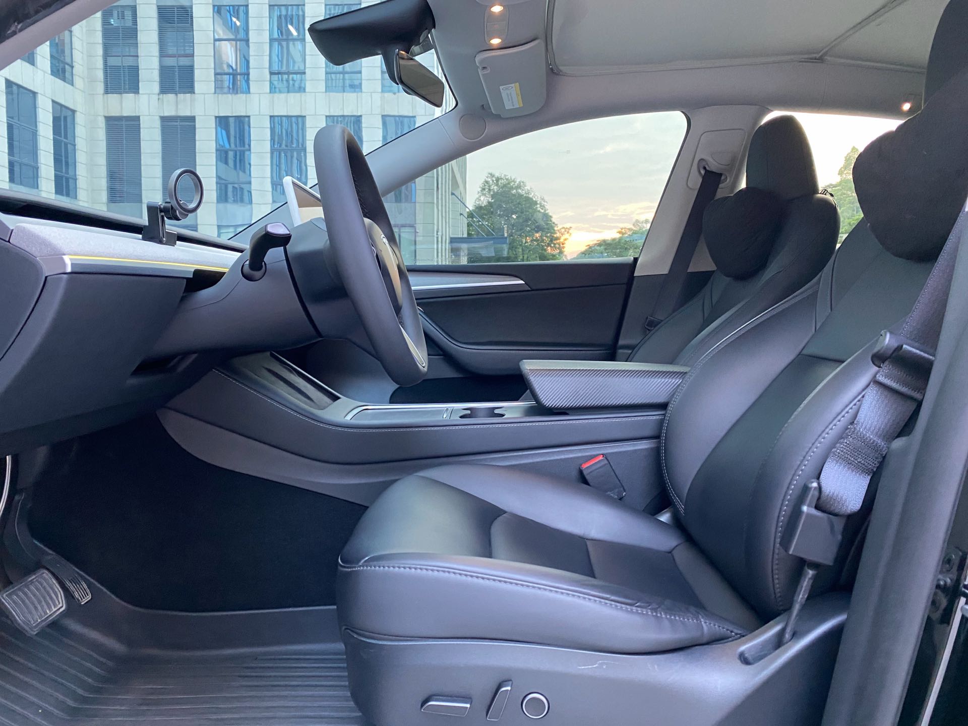Tesla Model Y 2024 #5 Tesla Model Y 2024 car image #5