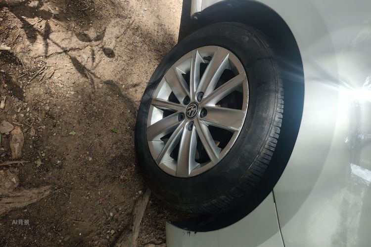 Volkswagen Polo 2015 car image #9