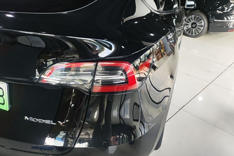 Tesla Model Y 2023 #8 Tesla Model Y 2023 car image #8