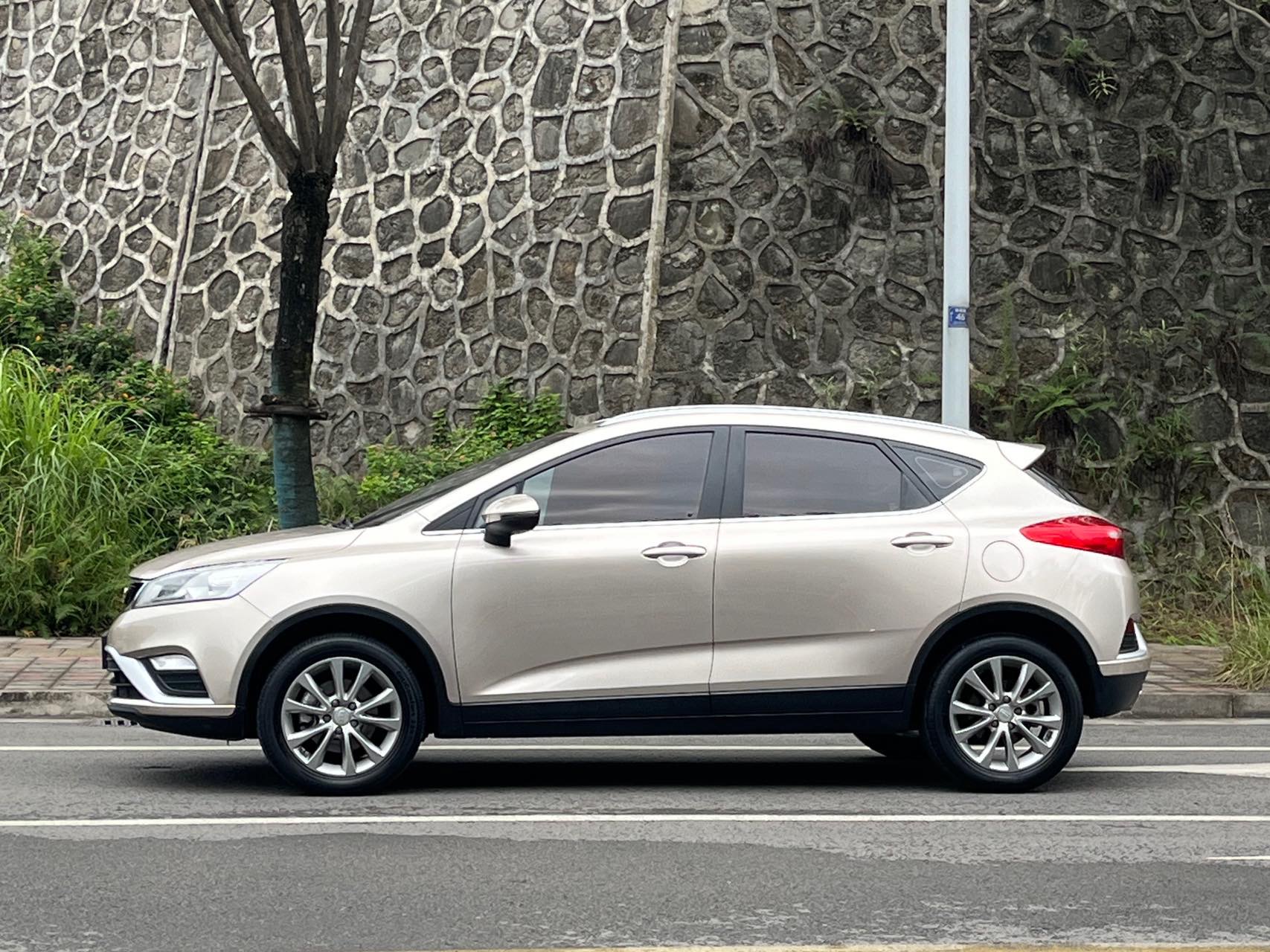 GEELY Emgrand GS 2018 immagine di auto #3