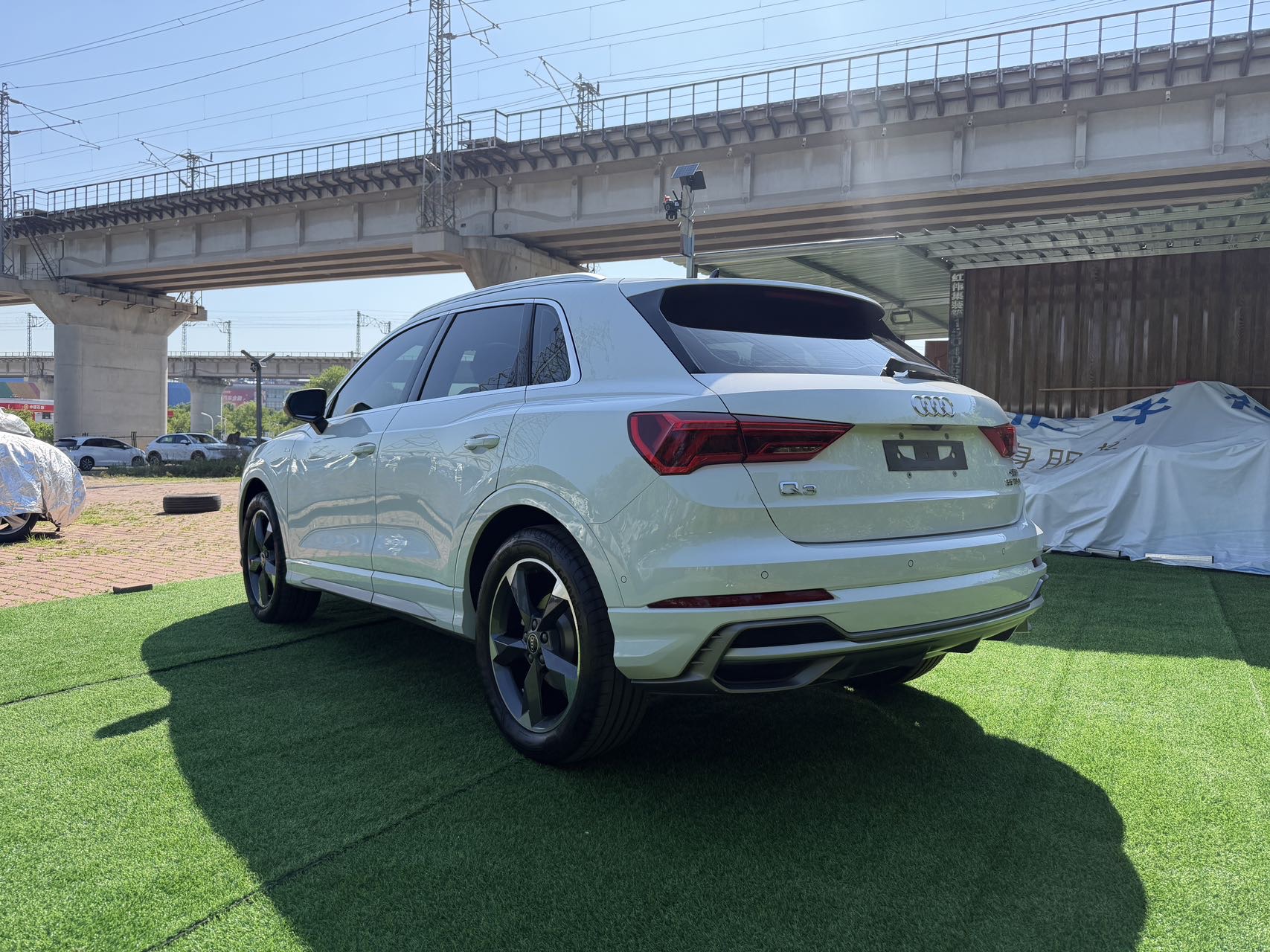 Audi Q3 2023 car image #4