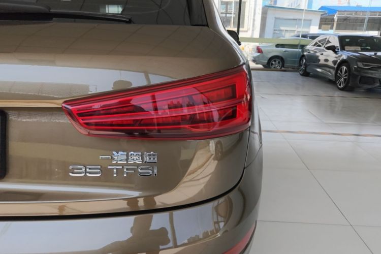 Audi Q3 2018 immagine di auto #8