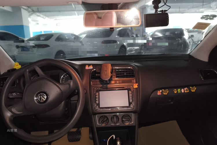 Volkswagen Polo 2015 car image #11