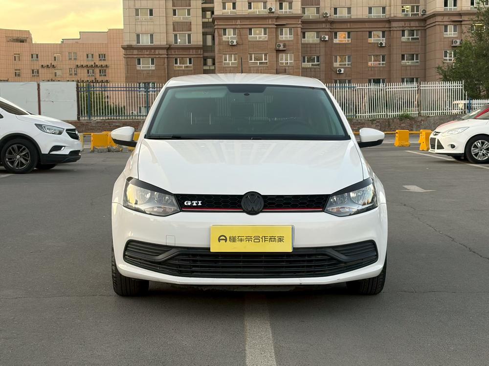 Volkswagen Polo 2018 car image #2