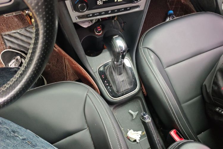 Volkswagen Polo 2016 car image #16