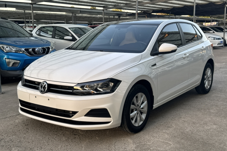 Volkswagen Polo 2021 car image #2