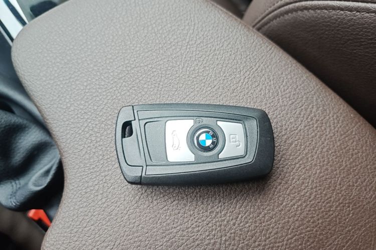 BMW 3 Series 2019 #9 BMW 3 Series 2019 car image #9