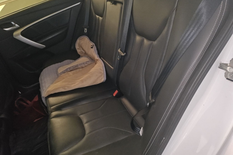 GEELY Emgrand 2017 car image #17