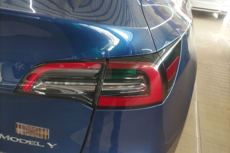 Tesla Model Y 2022 #8 Tesla Model Y 2022 car image #8