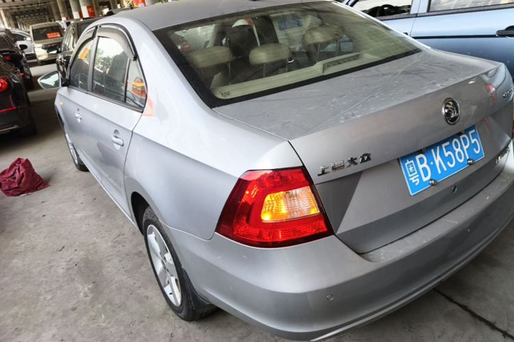 Skoda Rapid 2014 #5 Skoda Rapid 2014 image de voiture #5