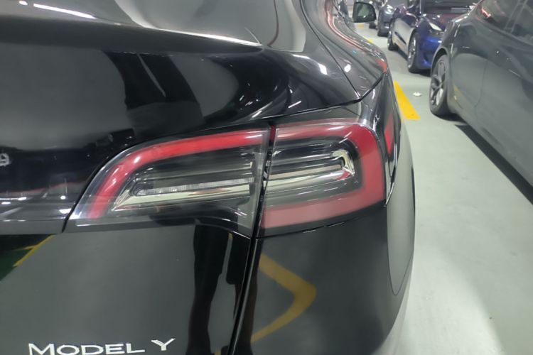 Tesla Model Y 2021 car image #8