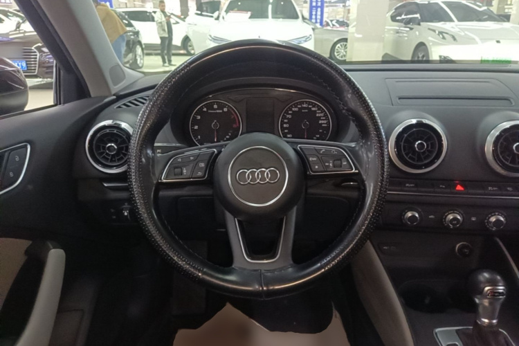 Audi A3 2018 immagine di auto #11