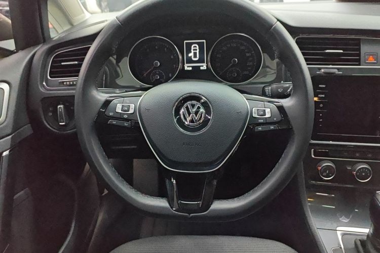 Volkswagen Golf 2020 car image #11