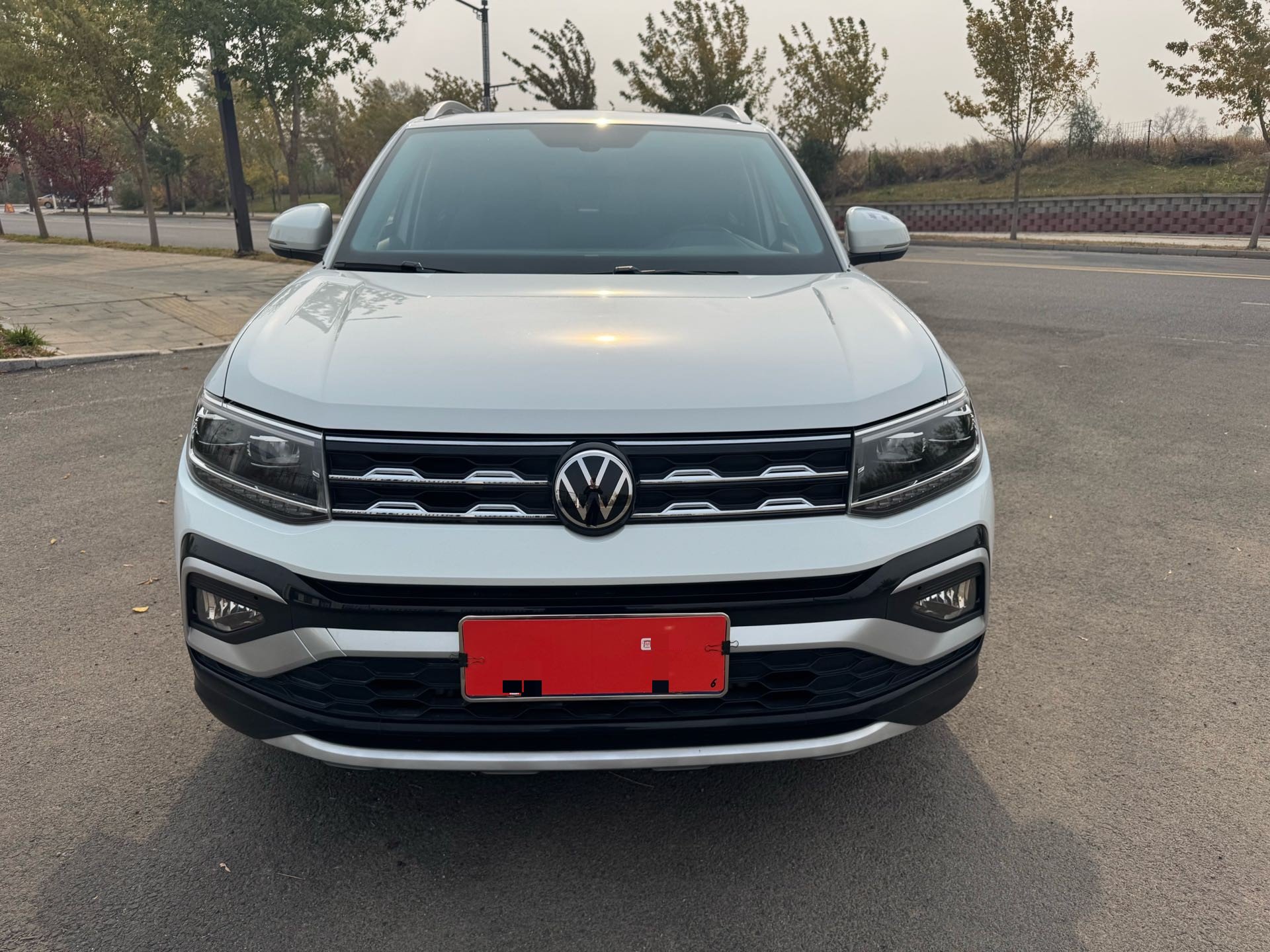 Volkswagen T-Cross 2023 car image #2