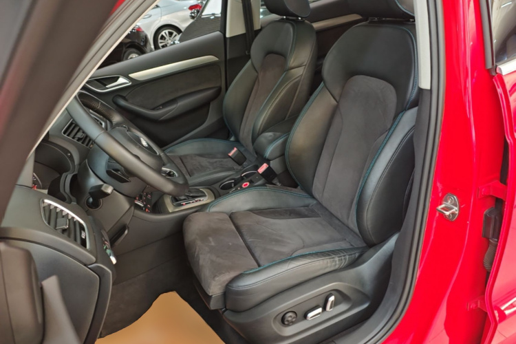 Audi Q3 2017 car image #19