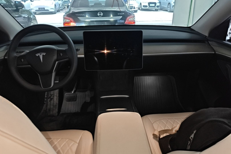 Tesla Model Y 2023 #11 Tesla Model Y 2023 car image #11