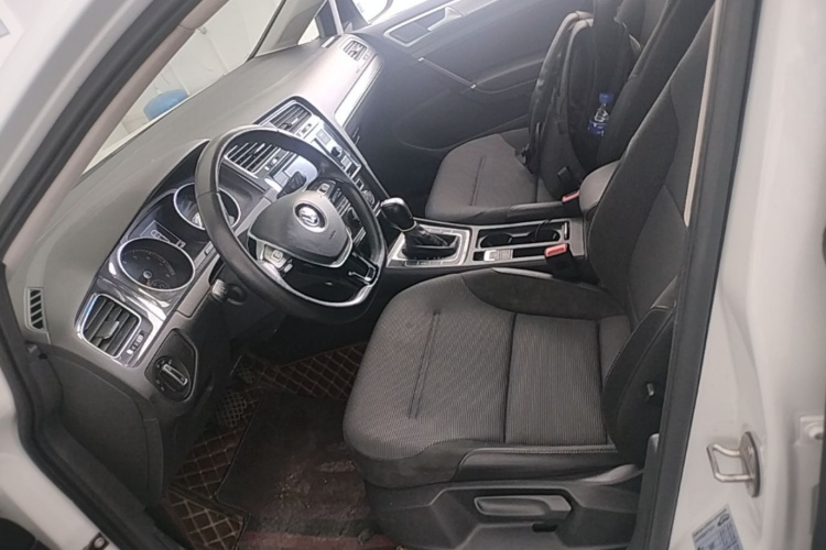 Volkswagen Golf 2018 car image #15