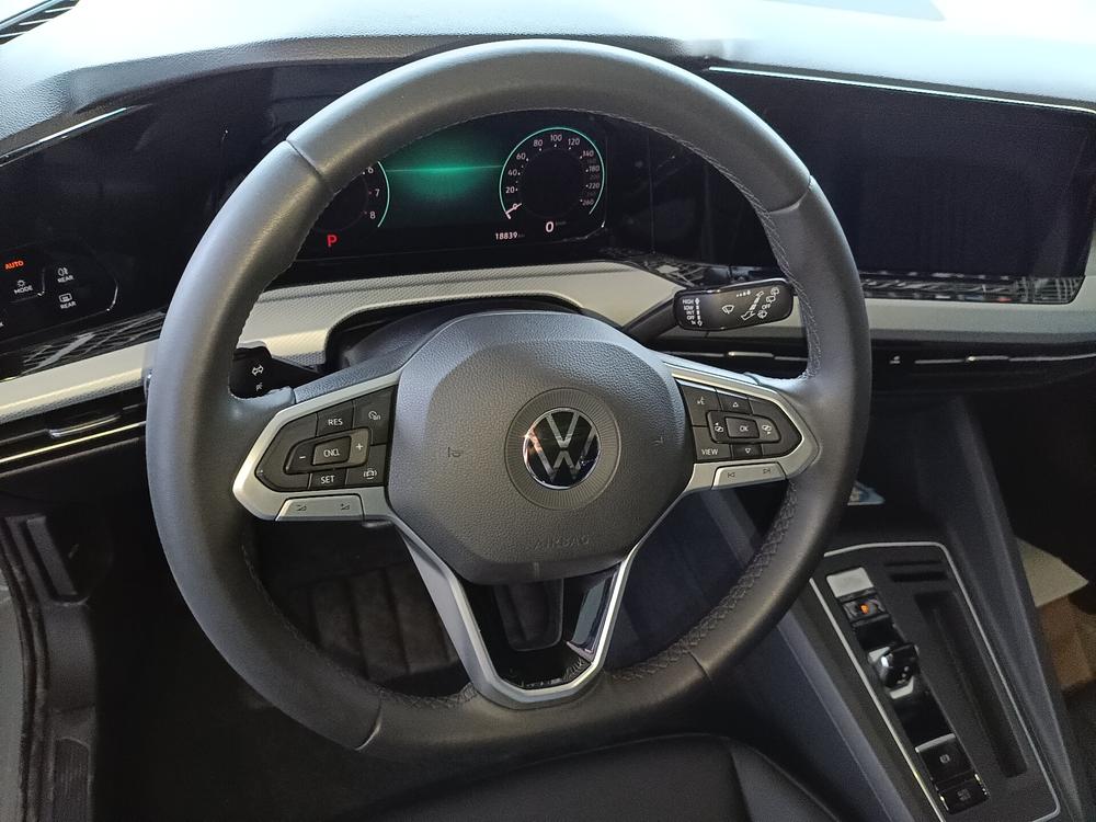 Volkswagen Golf 2025 car image #16