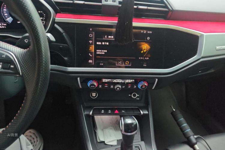 Audi Q3 2022 car image #15