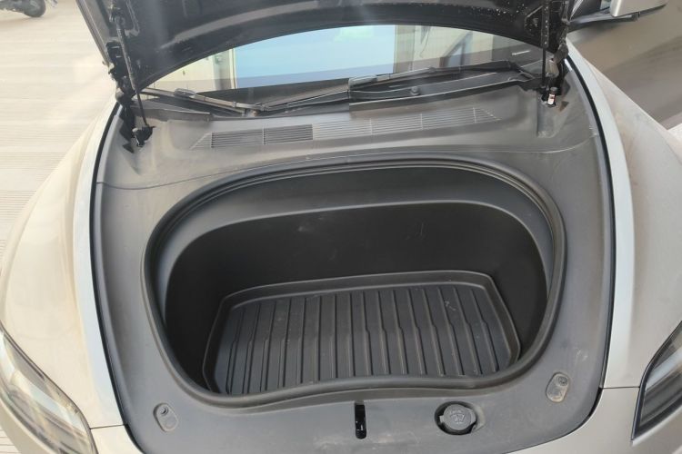 Tesla Model 3 2024 car image #18