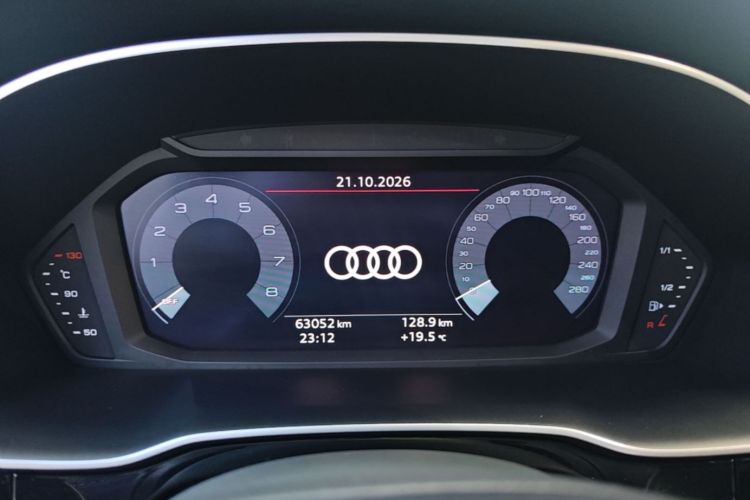 Audi Q3 2020 car image #12