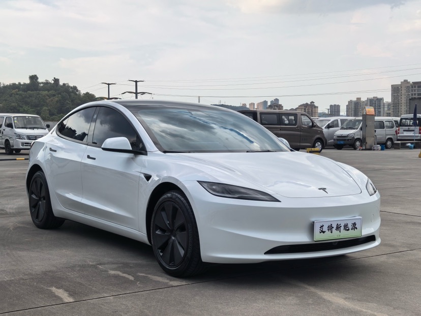 Tesla Model 3 2025 car image #2