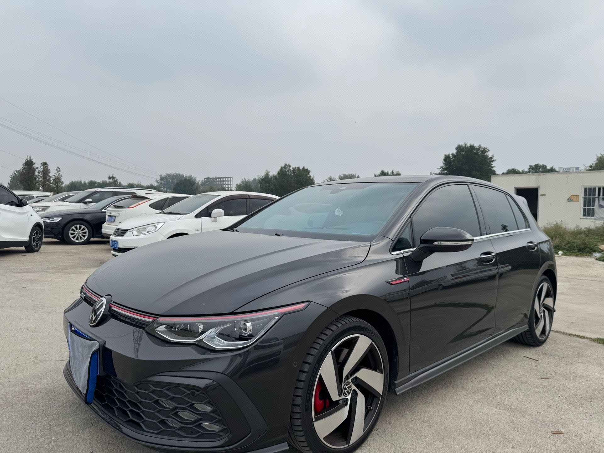 Volkswagen GolfGTI 2023 Volkswagen GolfGTI 2023 صورة سيارة