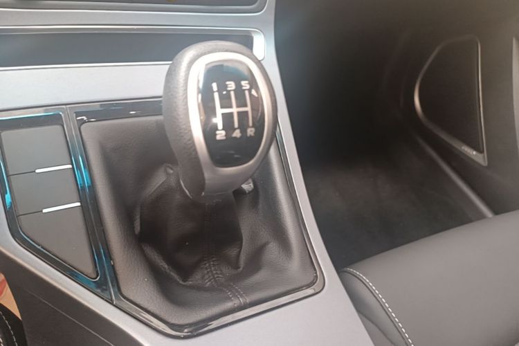 GEELY Emgrand 2019 #14 GEELY Emgrand 2019 car image #14
