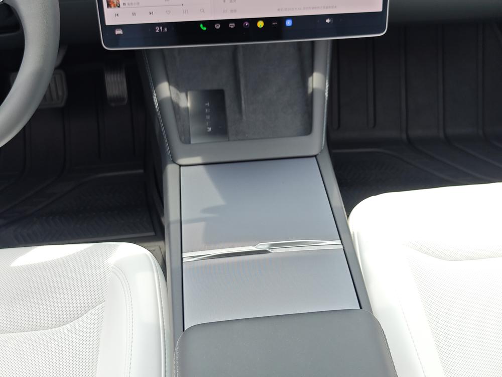 Tesla Model 3 2025 car image #12